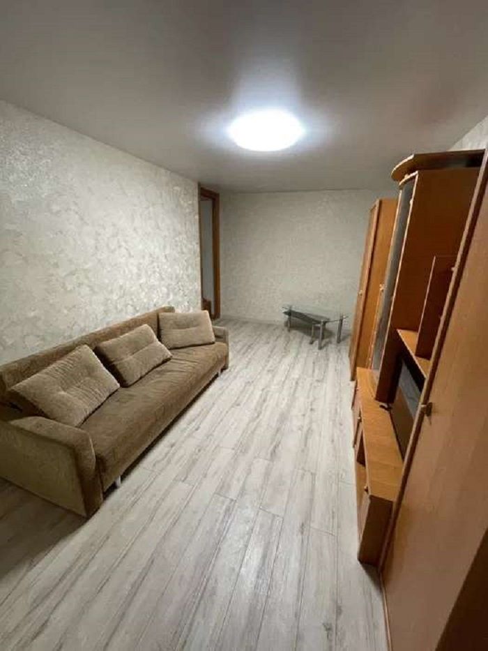 1834807473375566