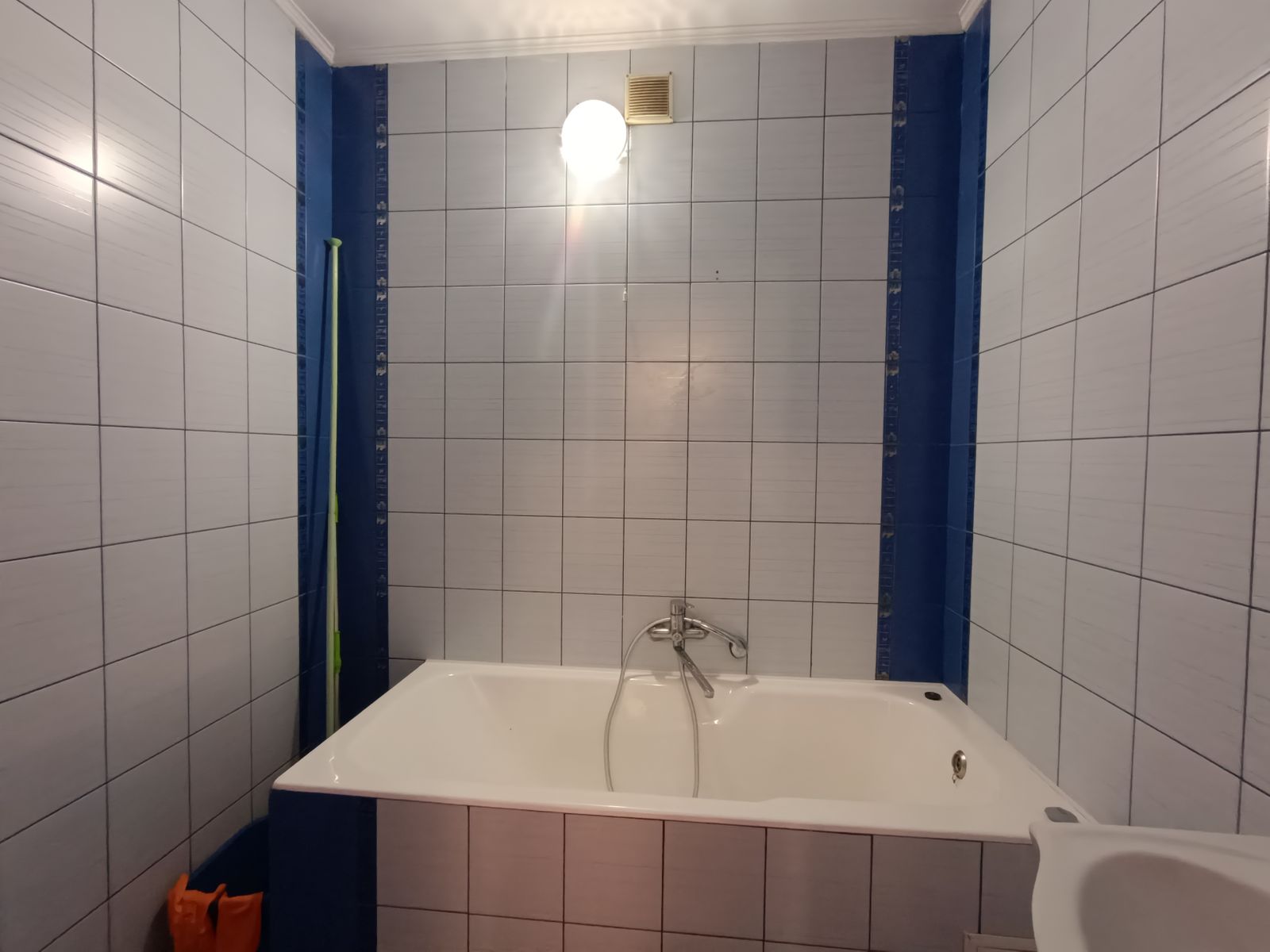1837339620326566