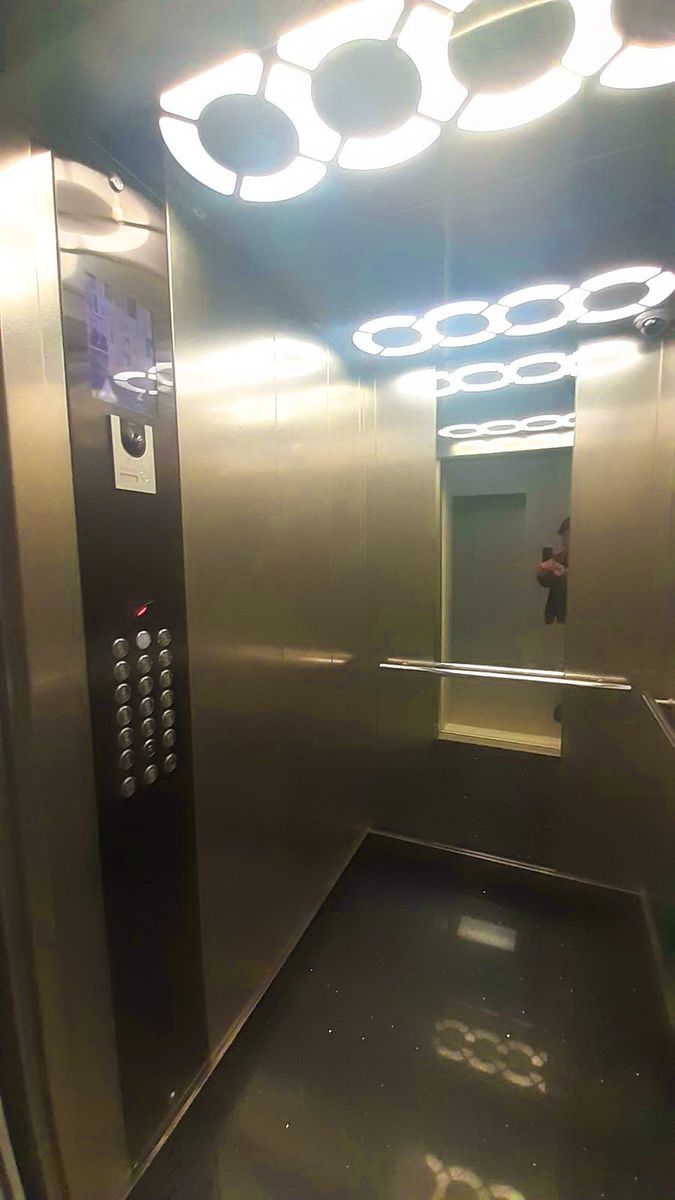 1831389132095567