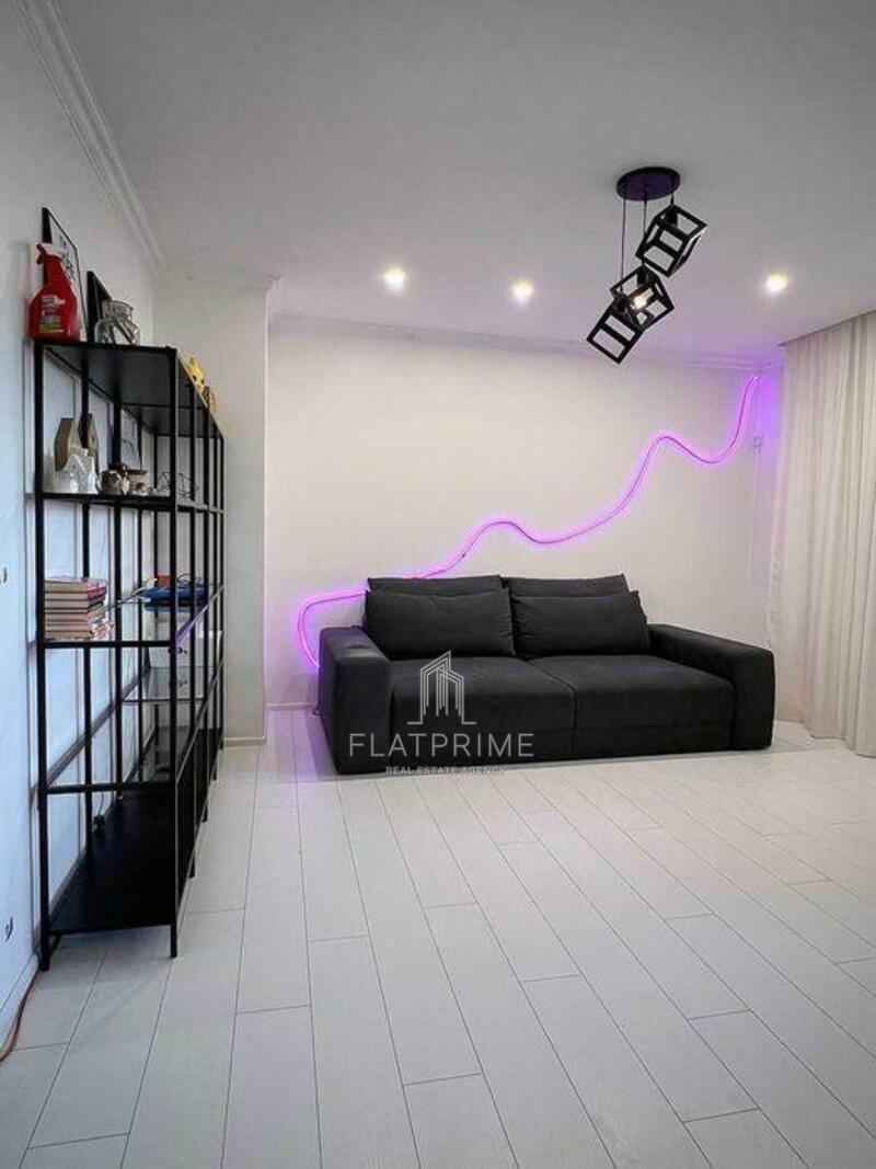 1831994578864568