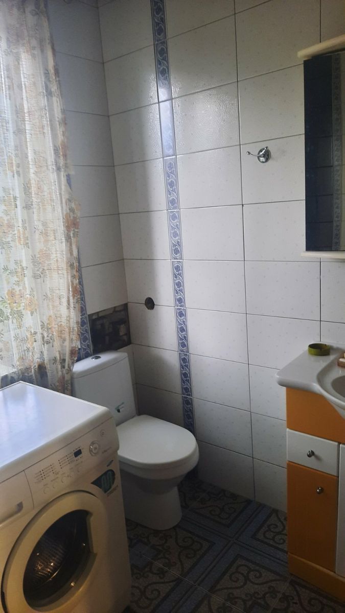 1837072837319568