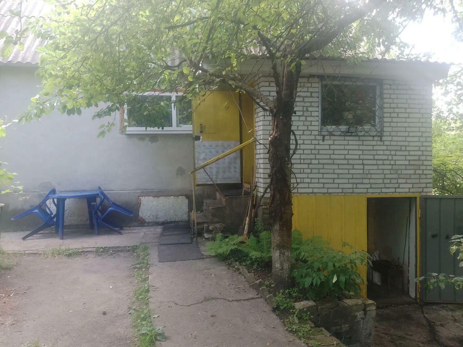1835458245616569