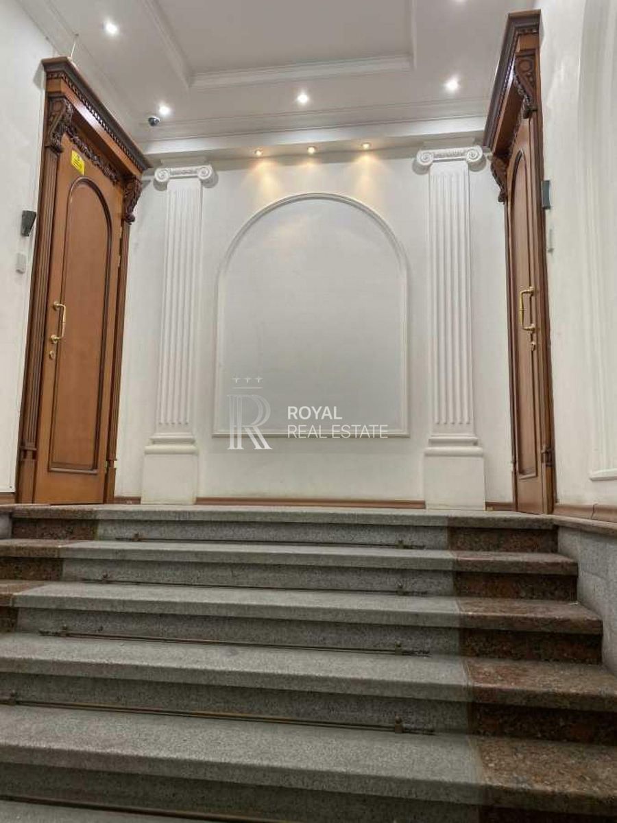 1837000599431569