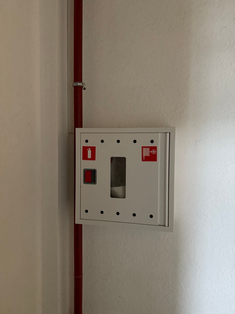 1832823355122570