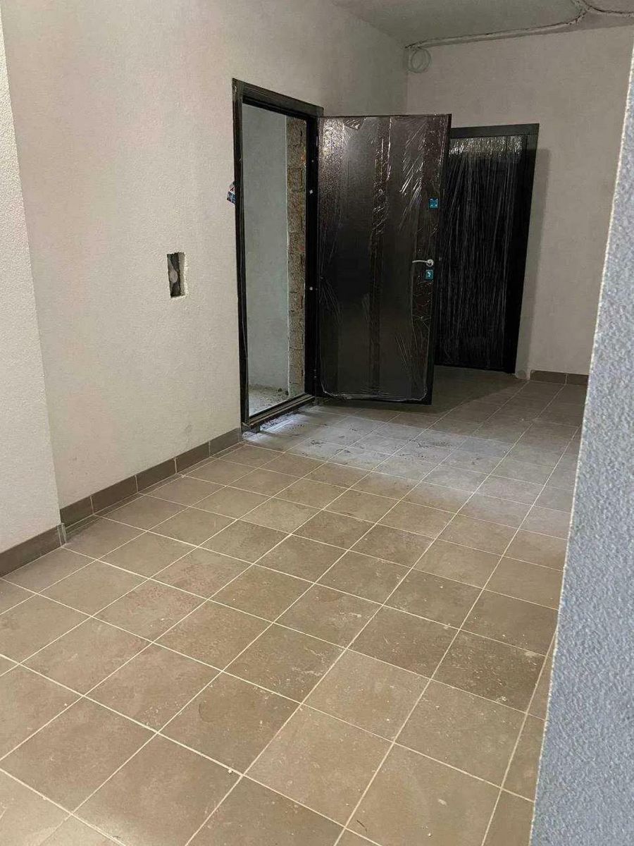 1835810072152570