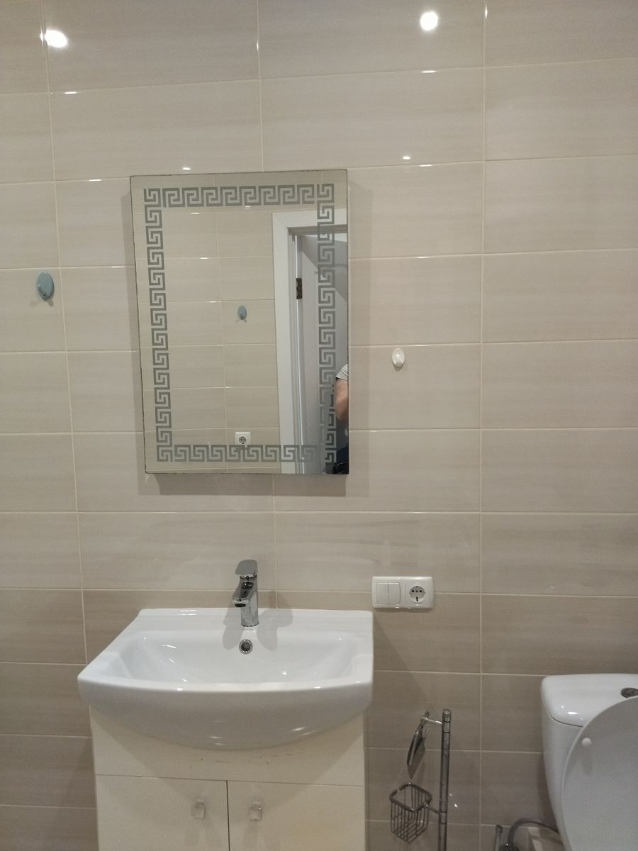 1833385952680571
