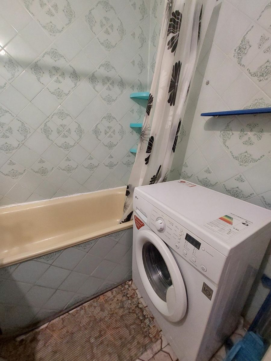 1837803950804571