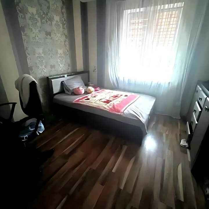1836731947918572