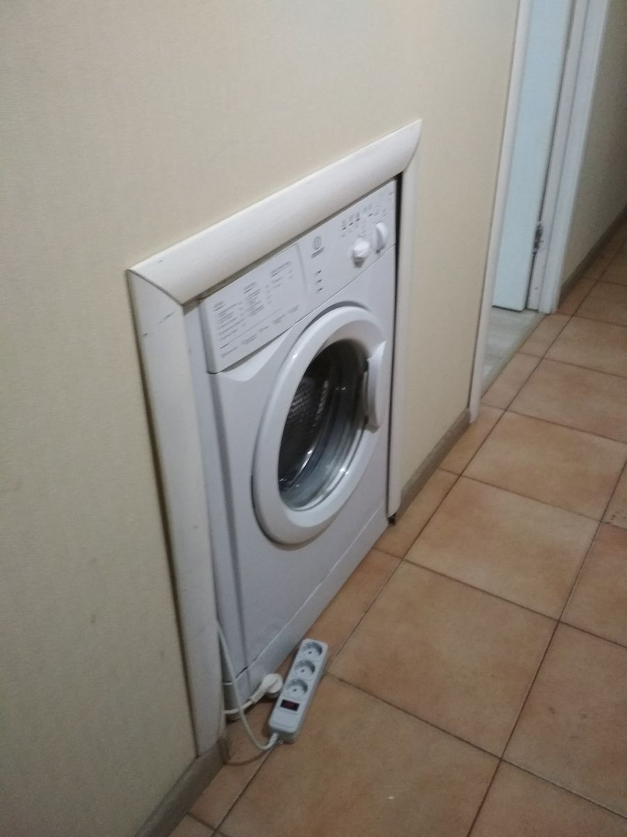 1832724038129573