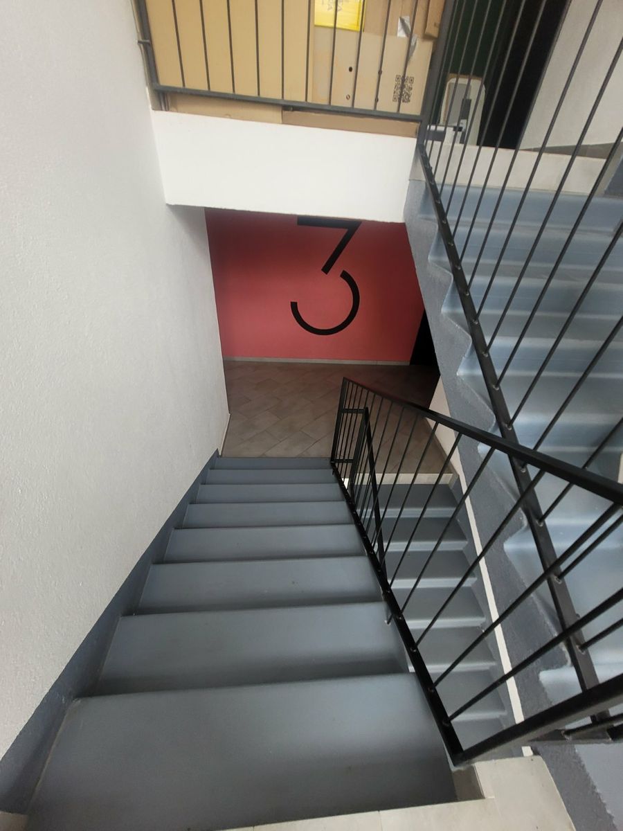 1832799106876575