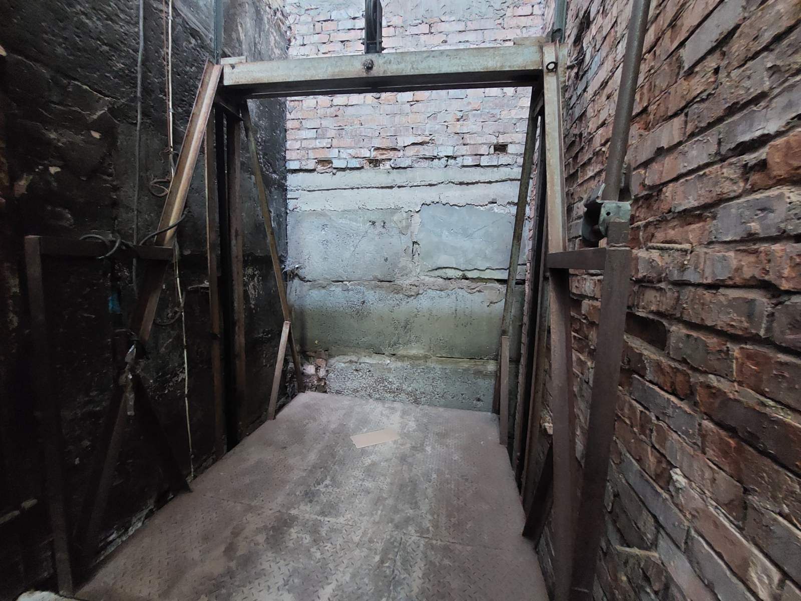 1839624596241575
