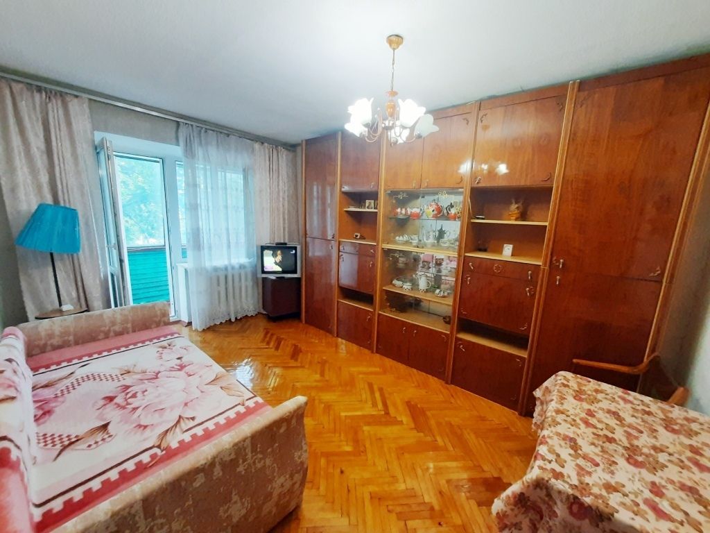 1835076172314577
