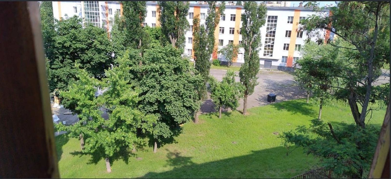 1835087478164578