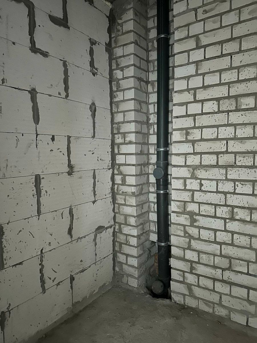 1831364145480579
