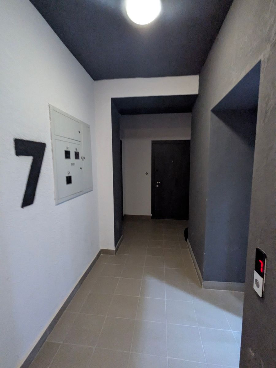 1835697642583579