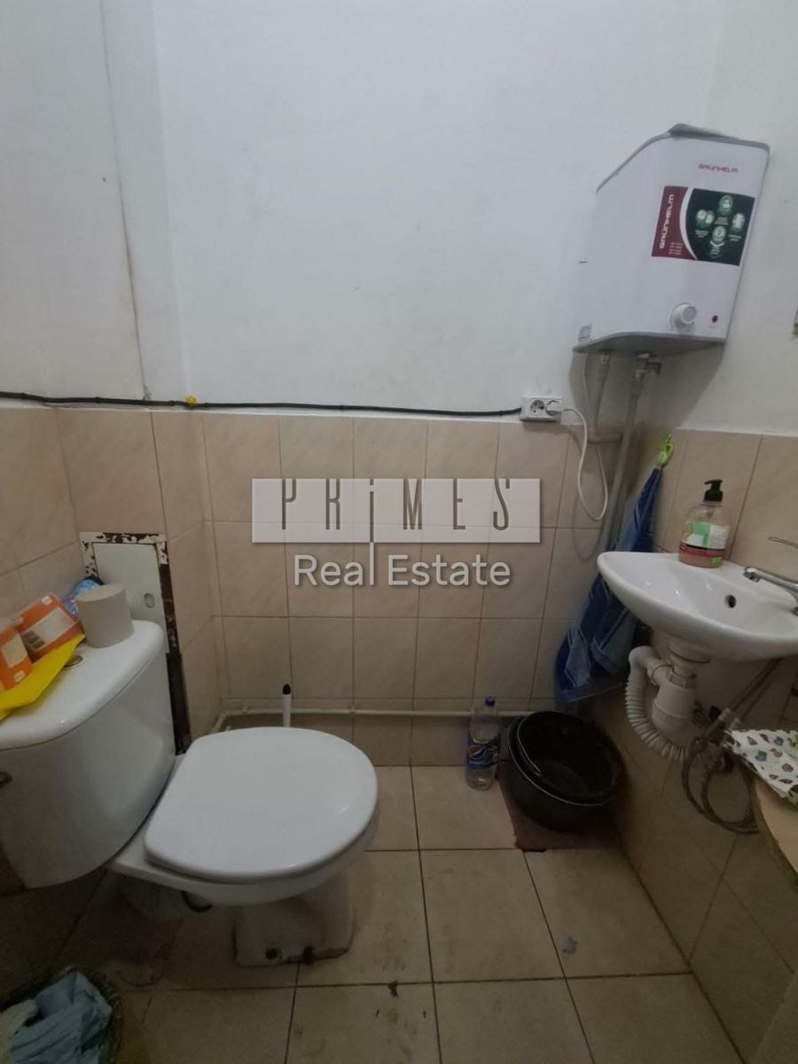 1835798621881579