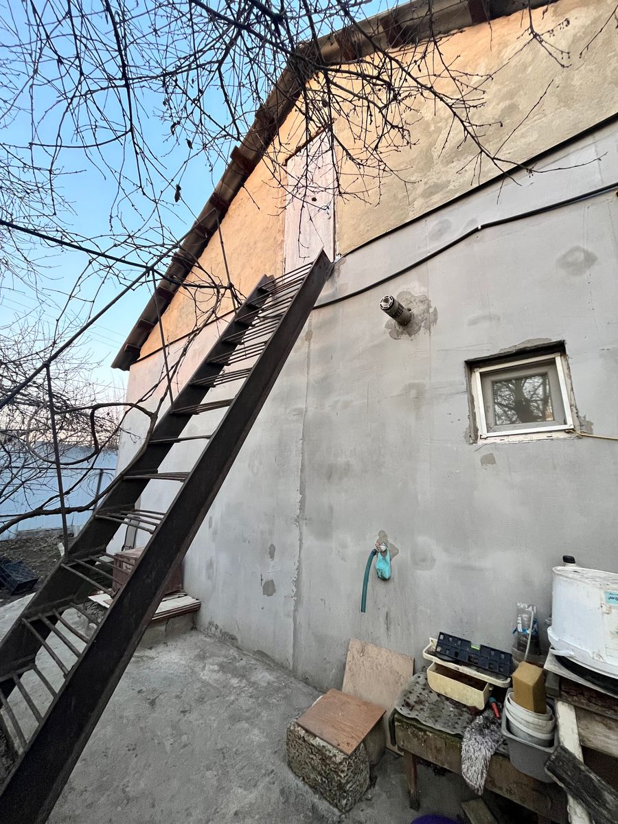1826297342357058