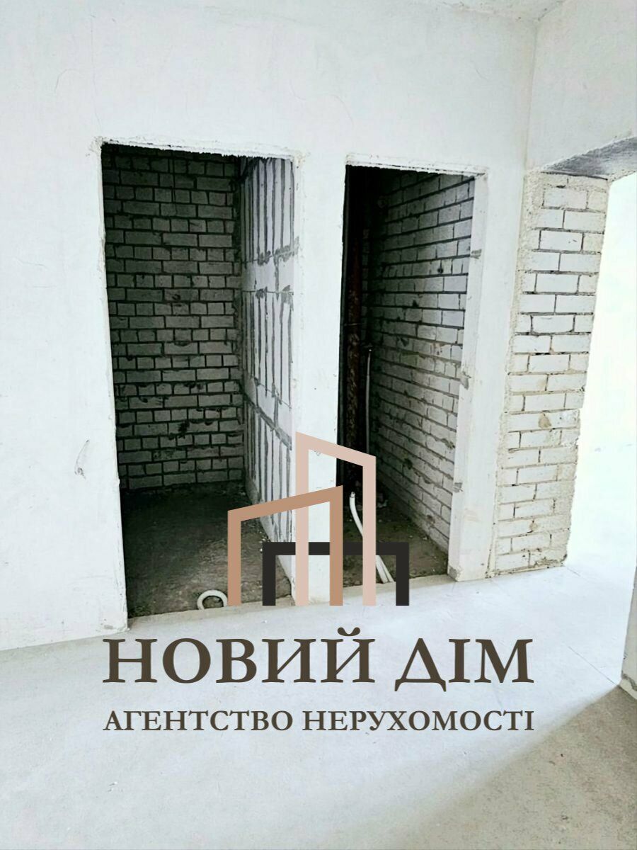 1832013453890580
