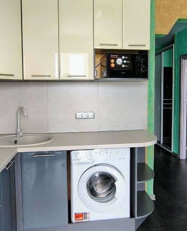 1837611394035581