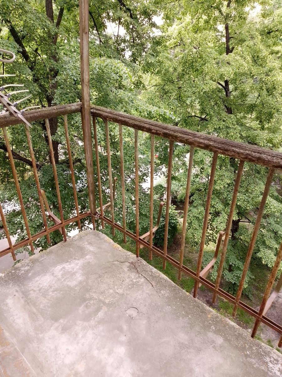1833861658709584