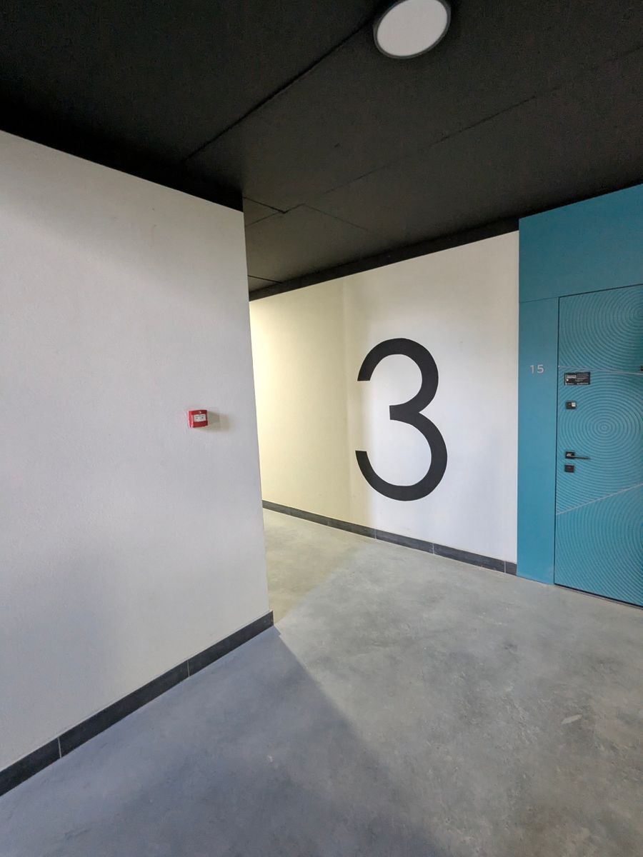1835613468611586