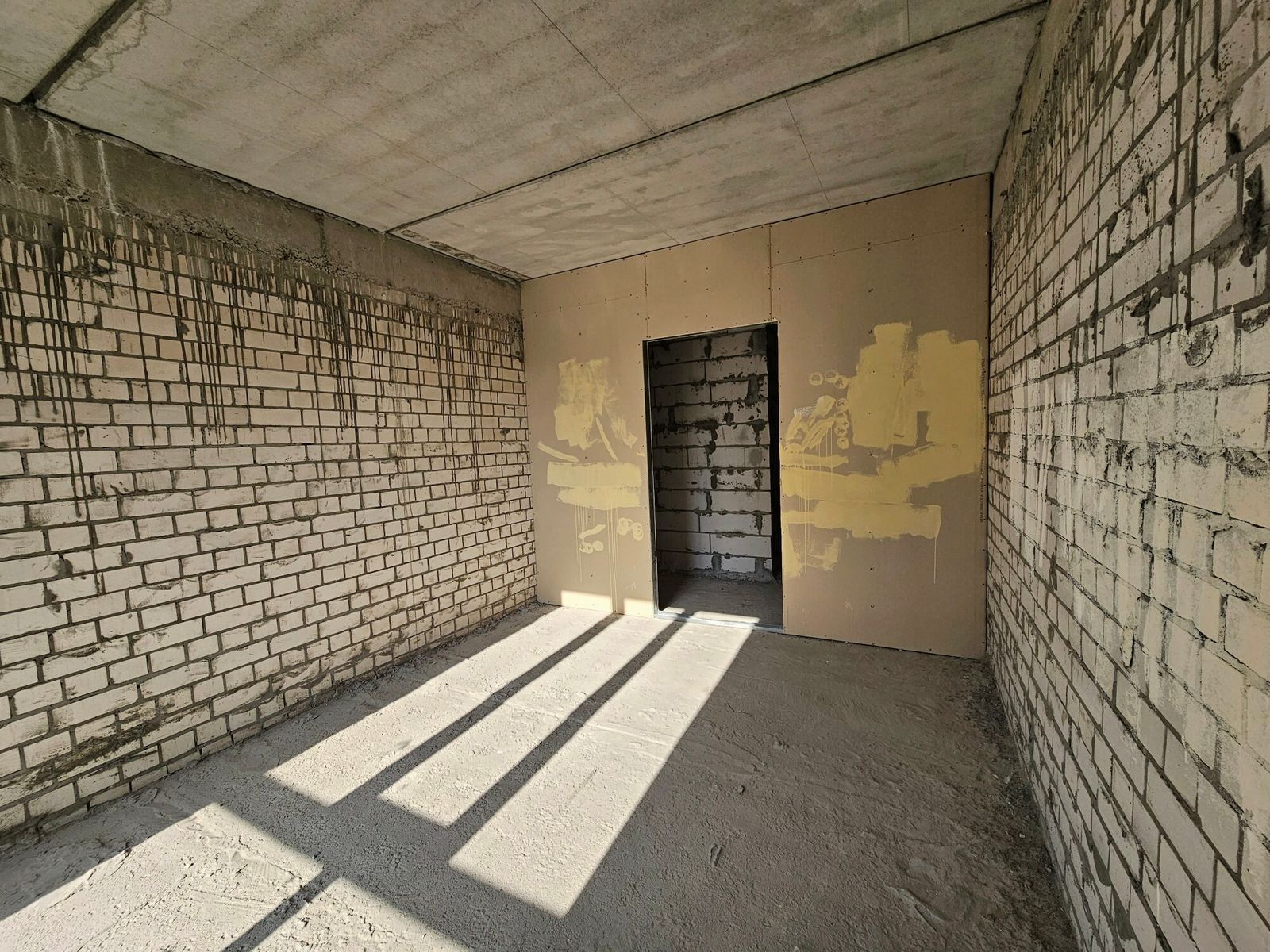 1837253351731586
