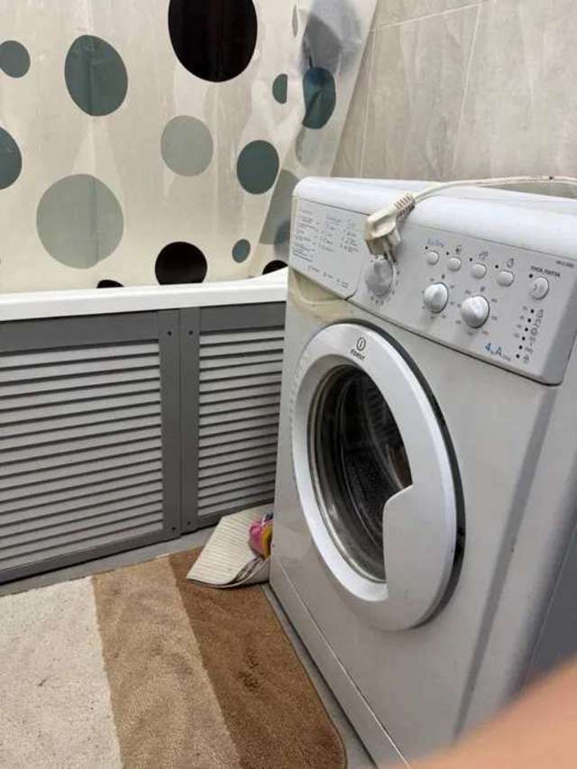 1835082344618589
