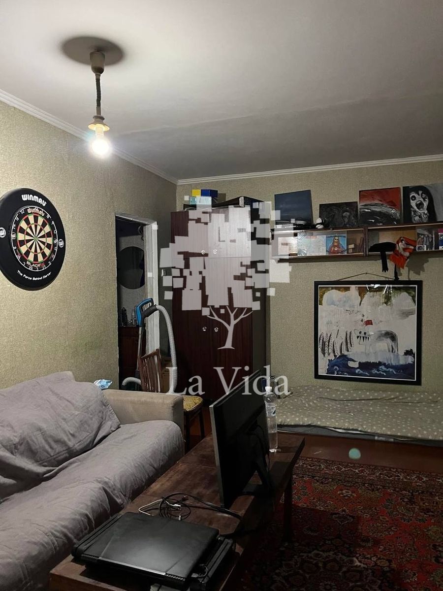 1833358045755592