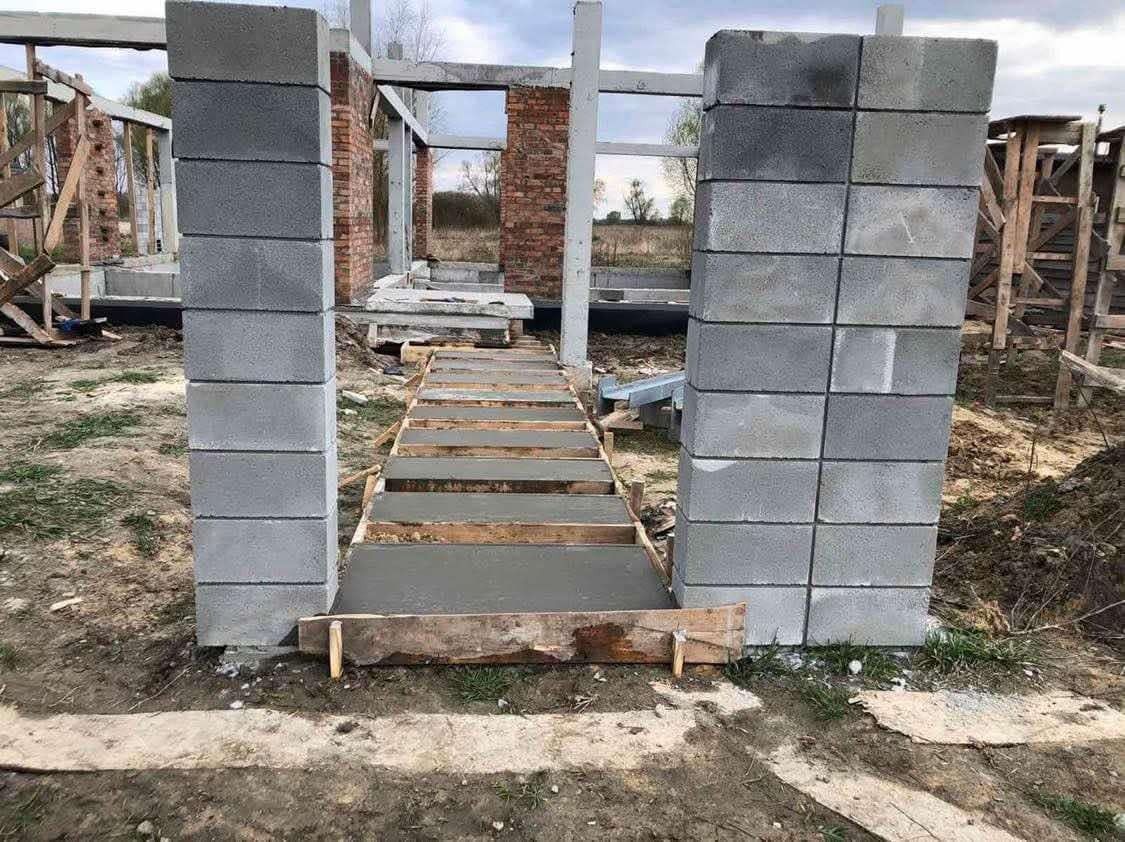 1835737341979593