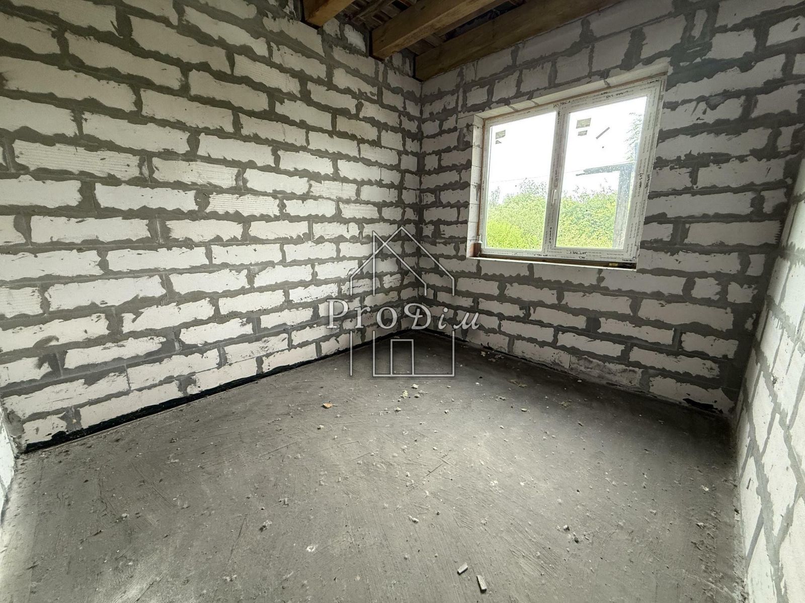 1837798448143596