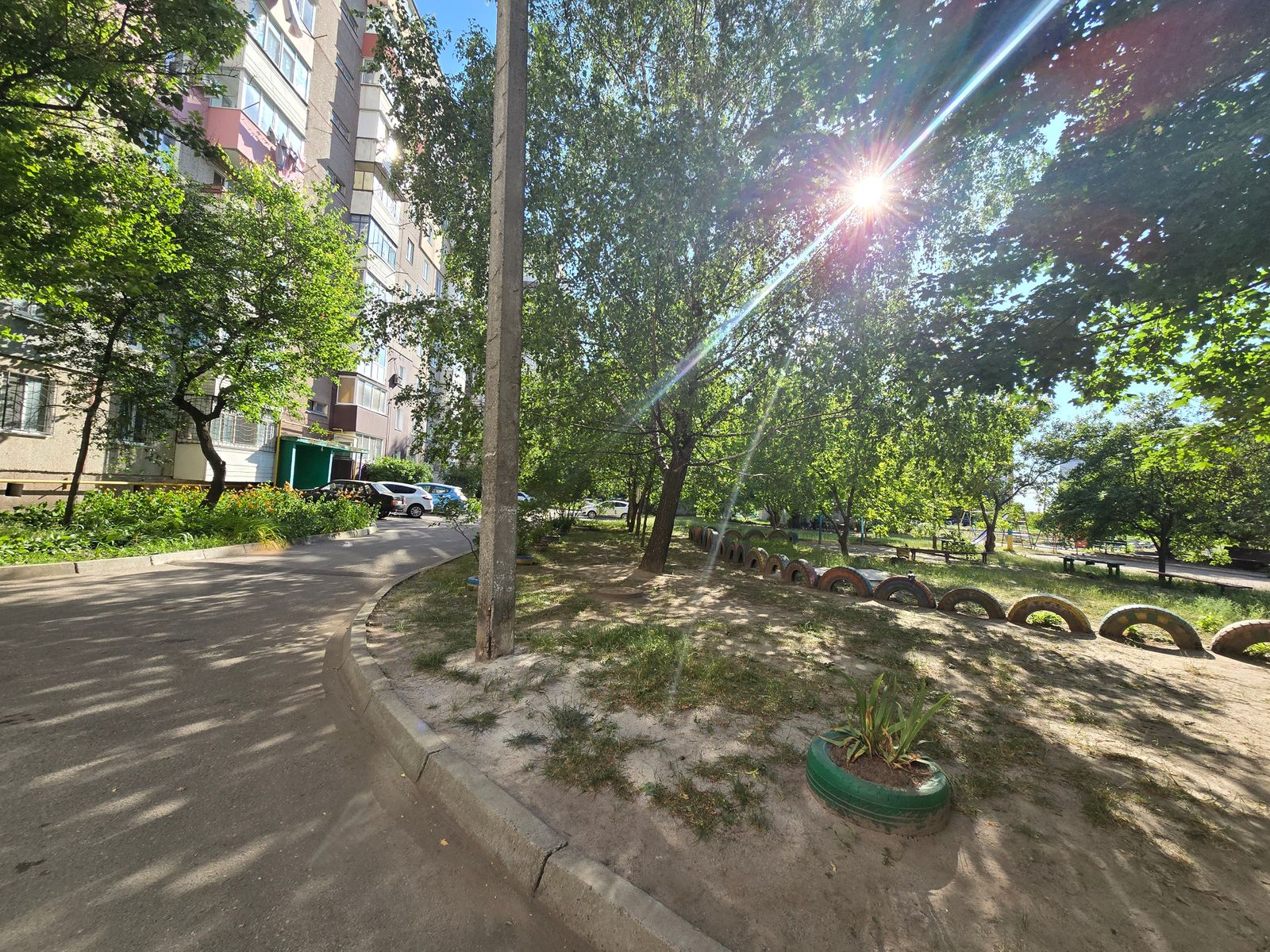1836888700952599