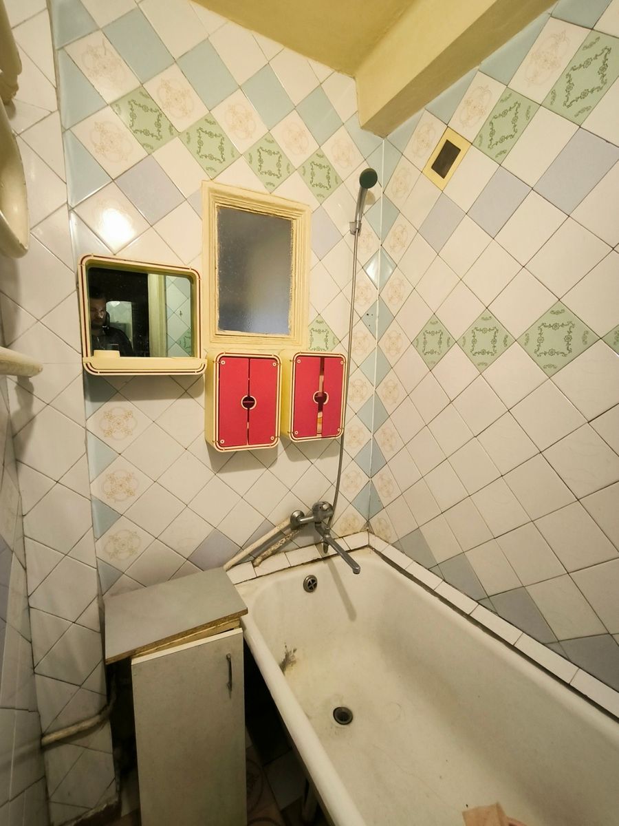 1816877869833600