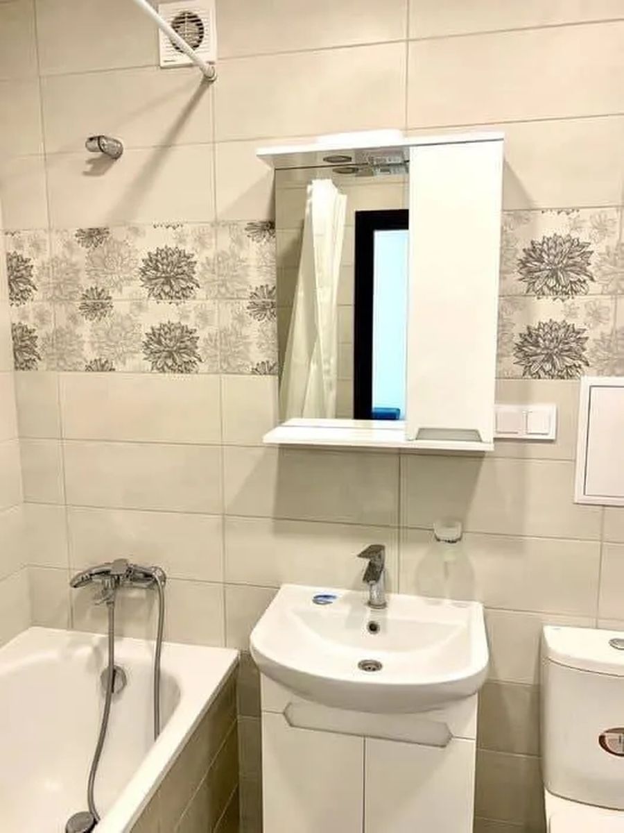 1831718421034600