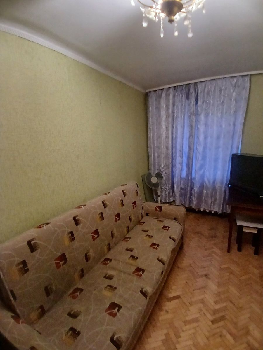 1834975579949600