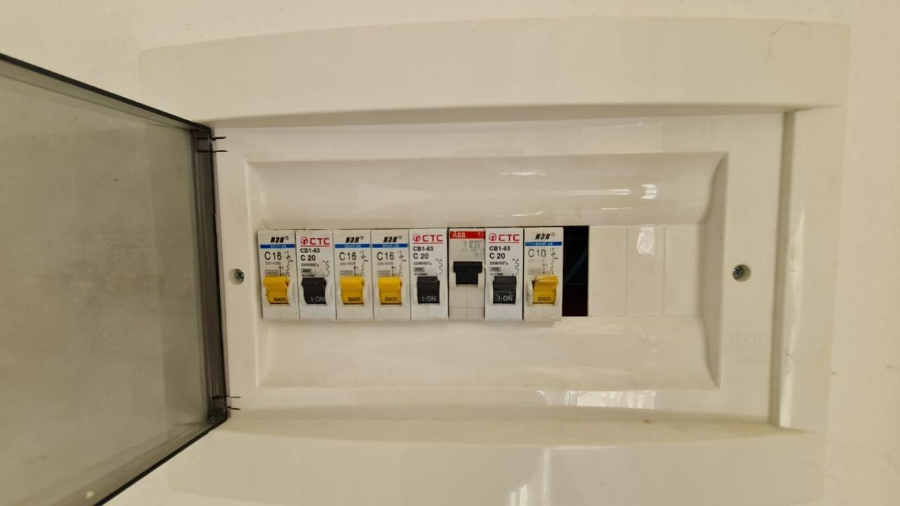 1803489380718605