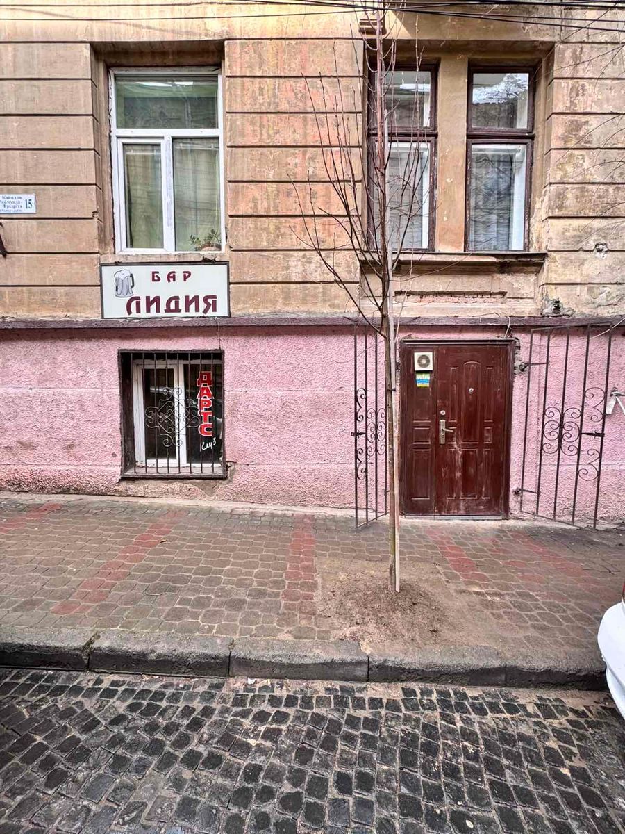 1825655864185605
