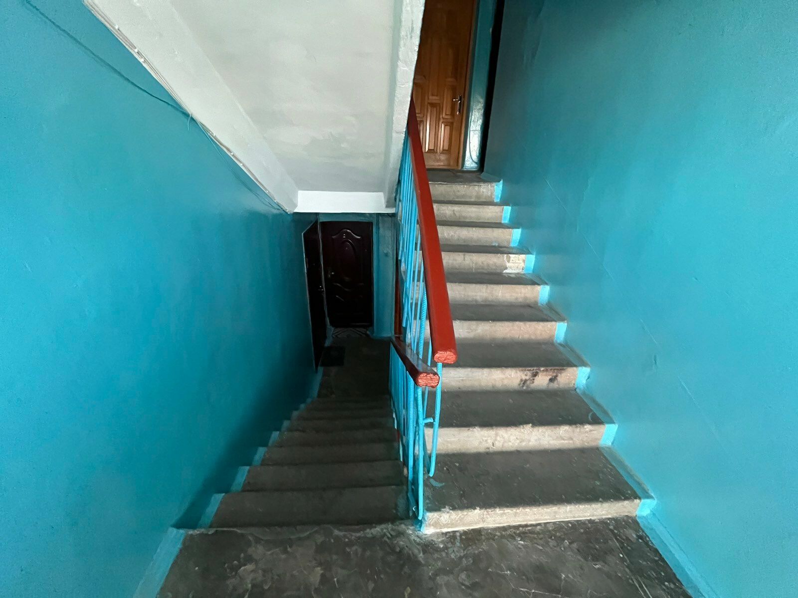 1827379118563608
