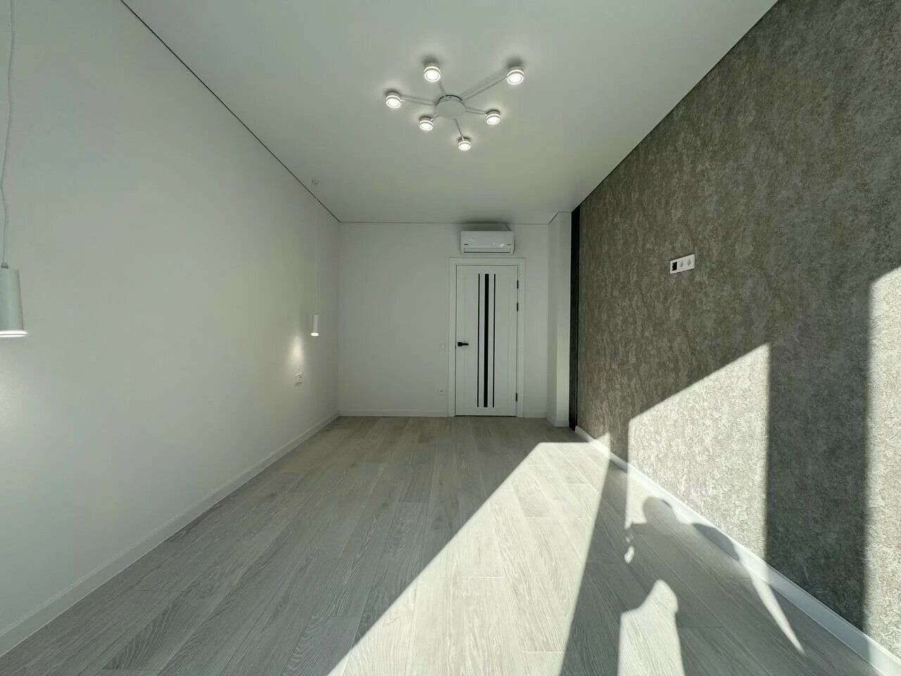 1828293460262608