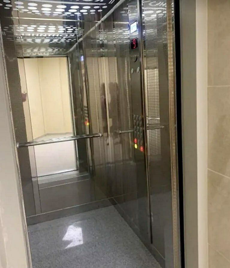 1827053447395609