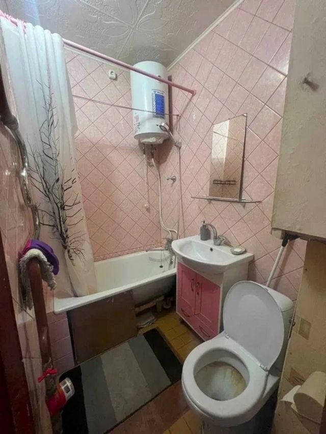 1833828738805611