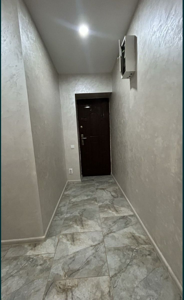 1835204743379613