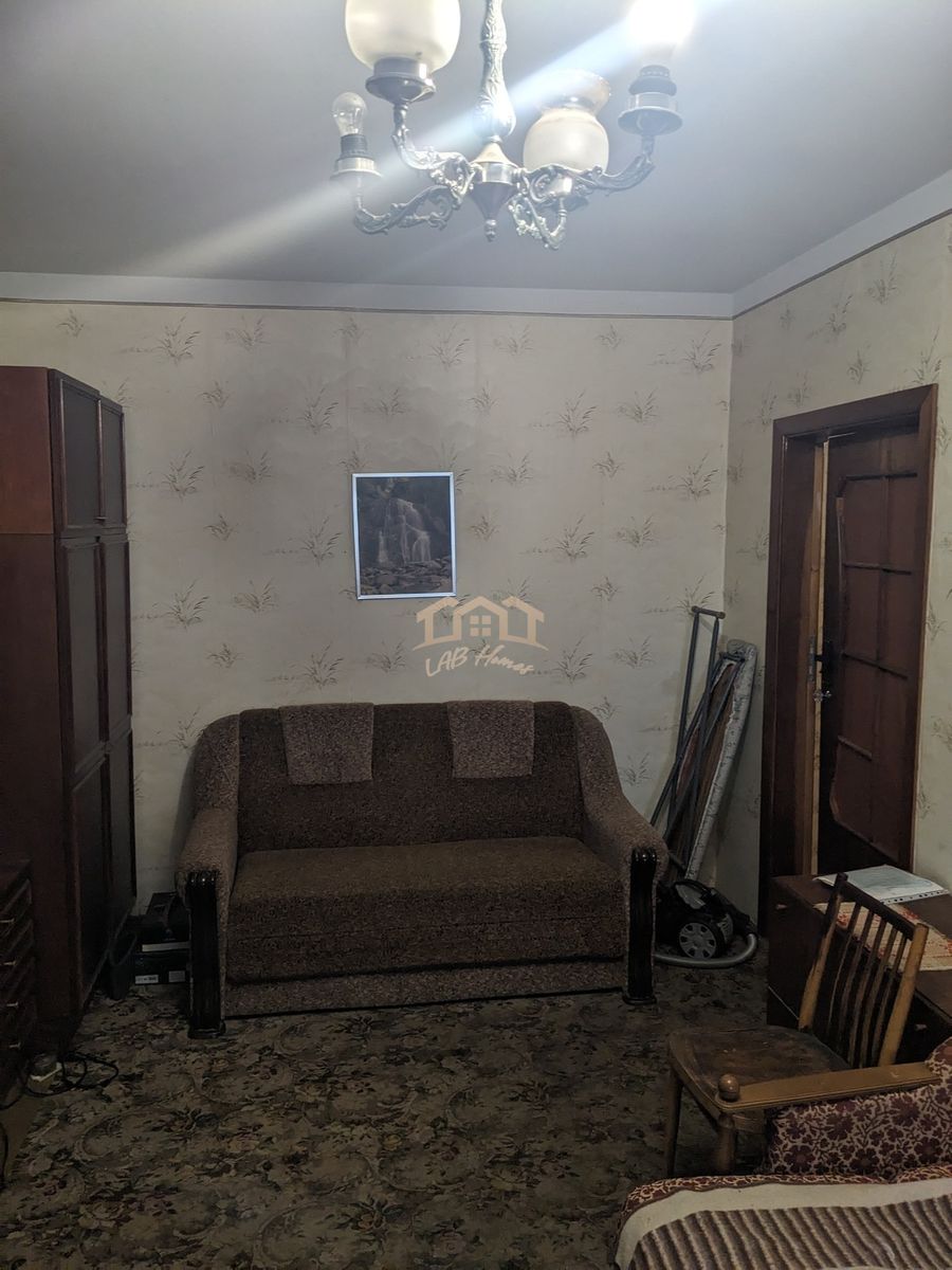 1819328370357617