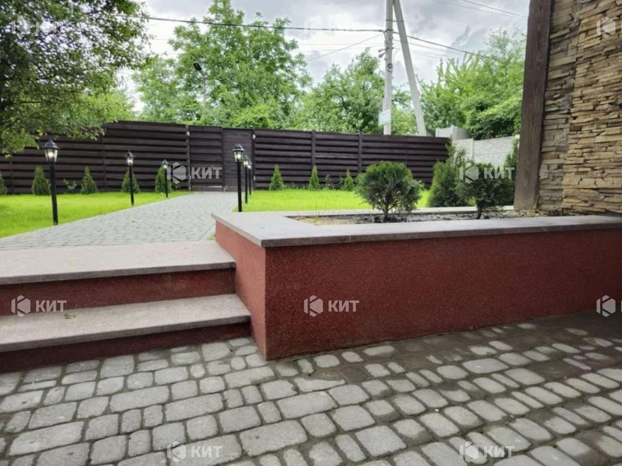 1833168610649617