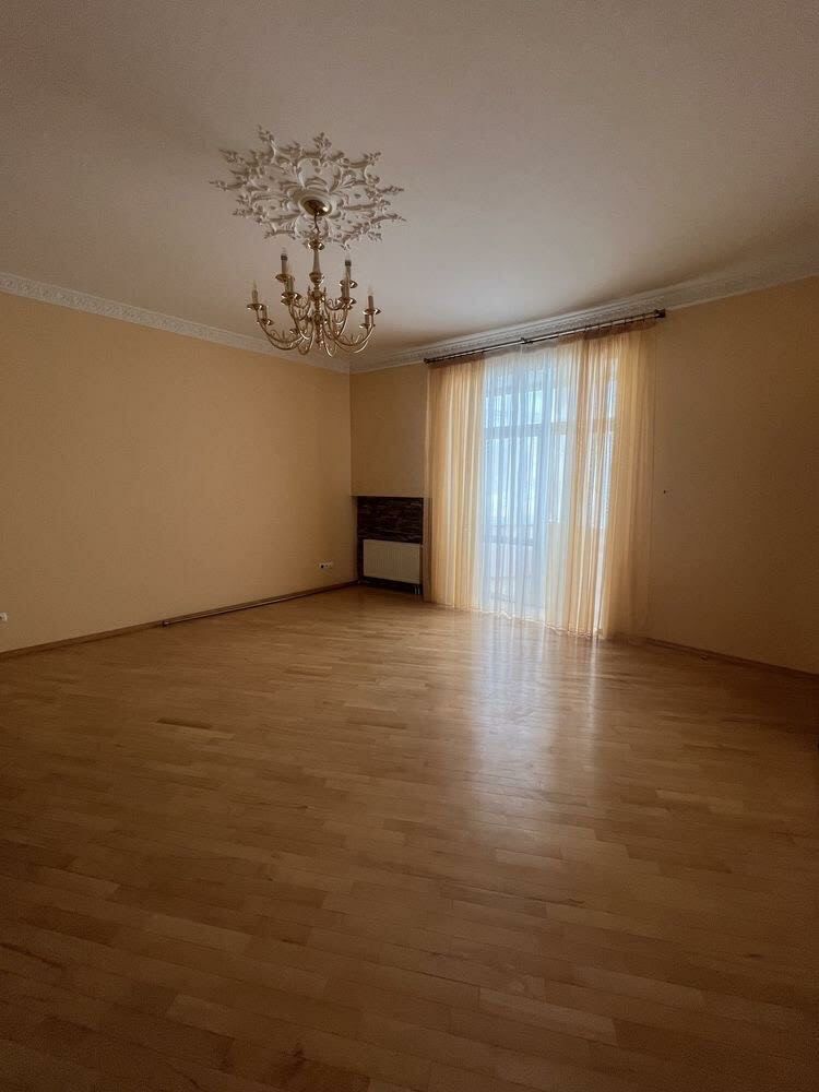 1832897933617062