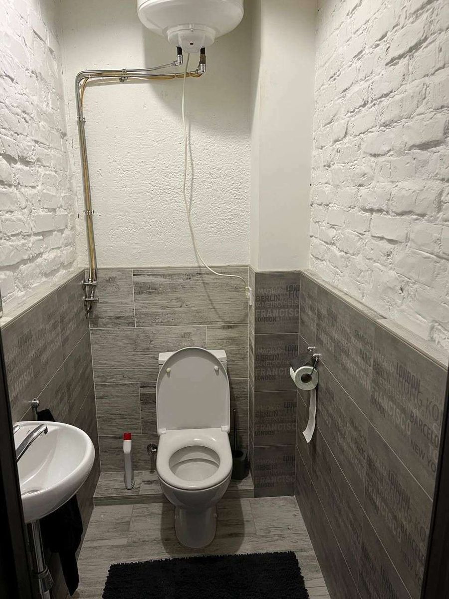 1838358078793062