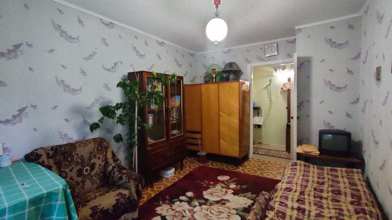1832815863352621