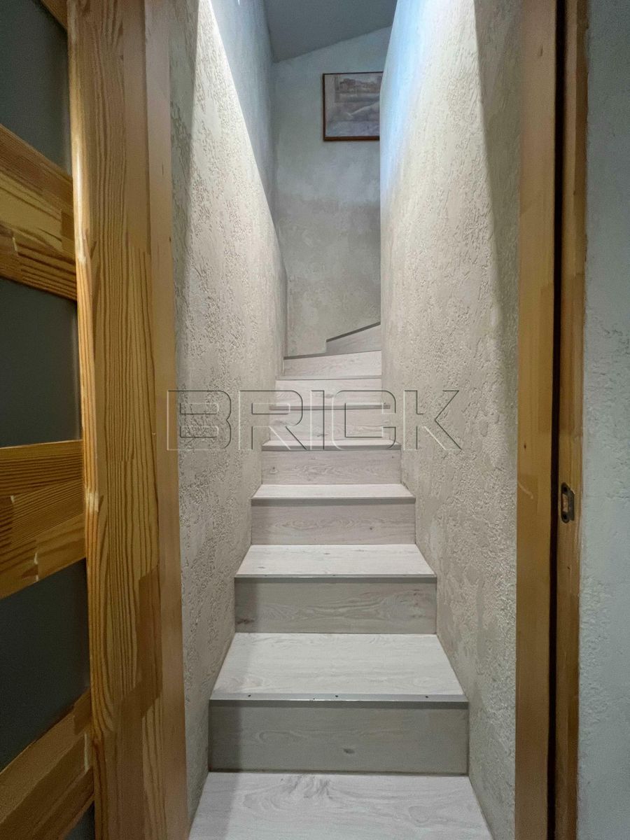 1836088978282621