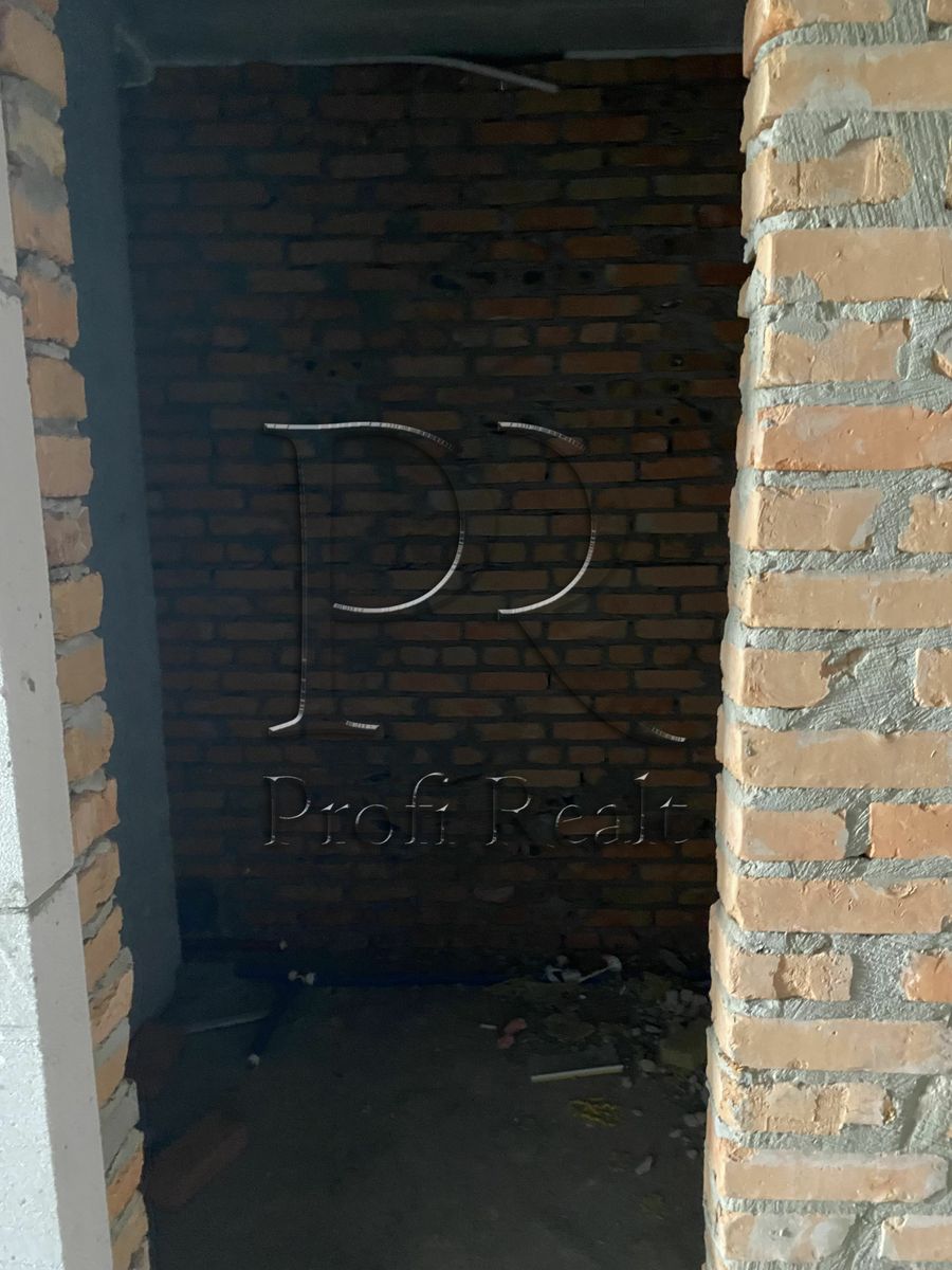 1831288971778625