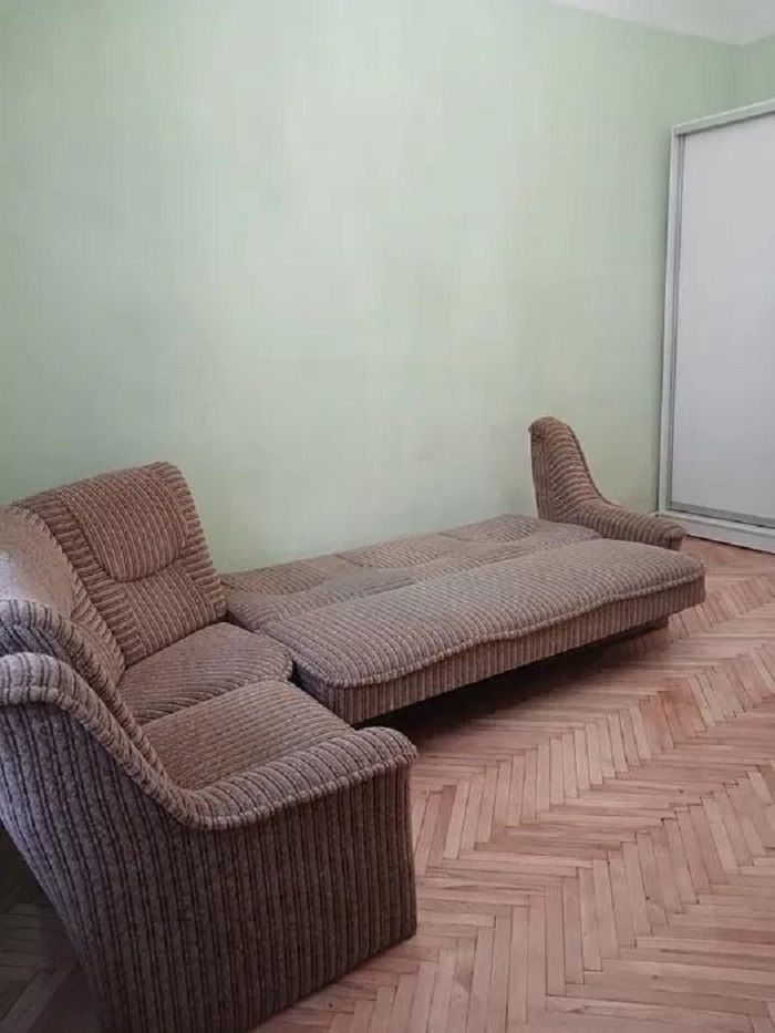 1832275588512625