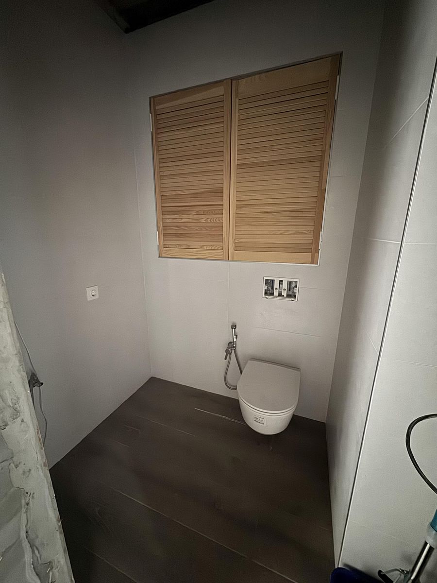 1832994671725625